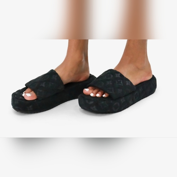 #028 🛑(10)Women's All-Day Star Flower Pattern Comfort Slip on Slides - Picture 2 of 3